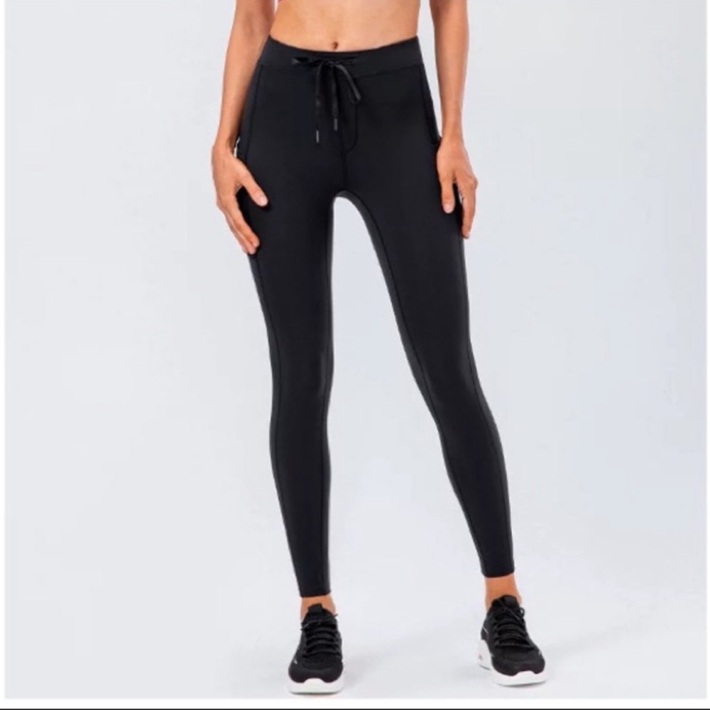 Yoga Bitch Level Up Side Pocket Legging NWT